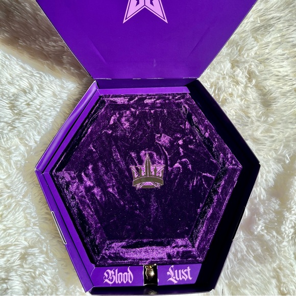 Jeffree Star Cosmetics- Blood Lust - Picture 6 of 10